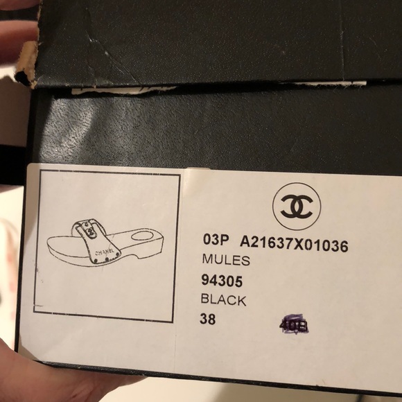 CHANEL black suede sandals w/ logo closure - Picture 6 of 6